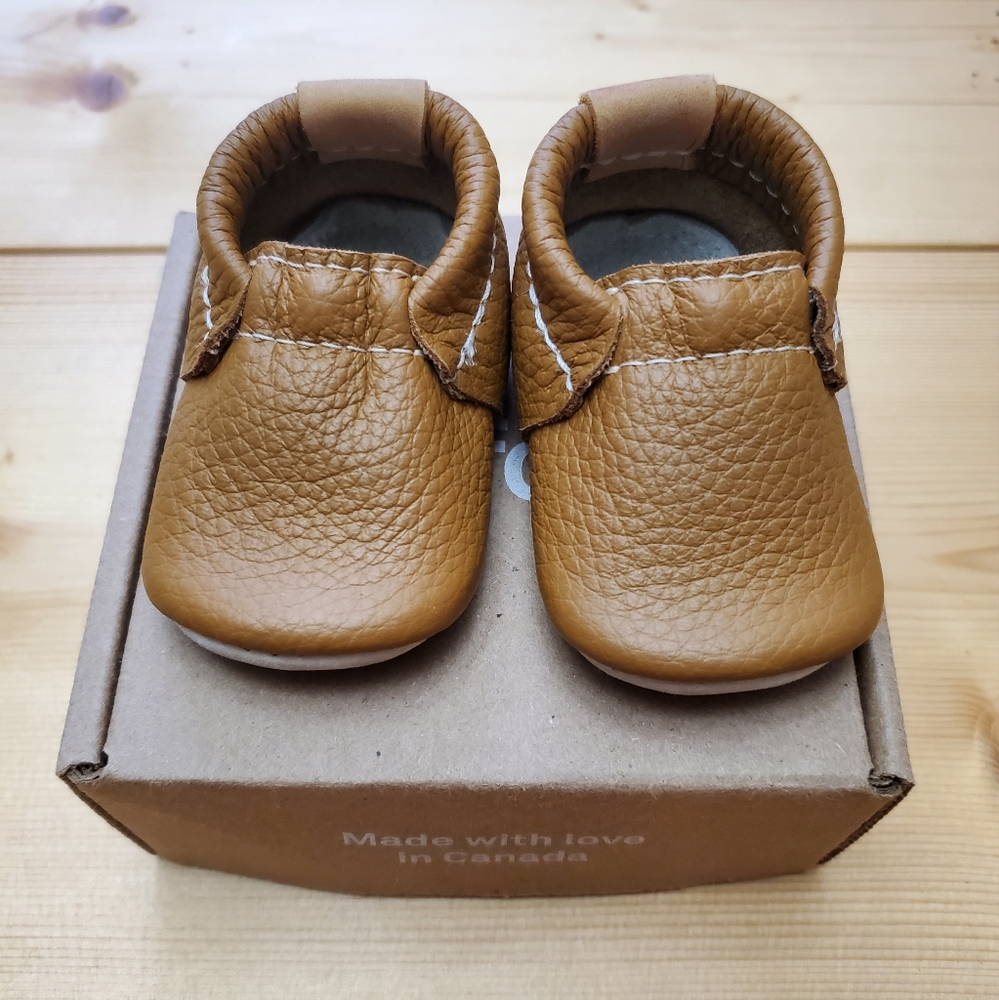 Heyfolks toffee newborn shoe